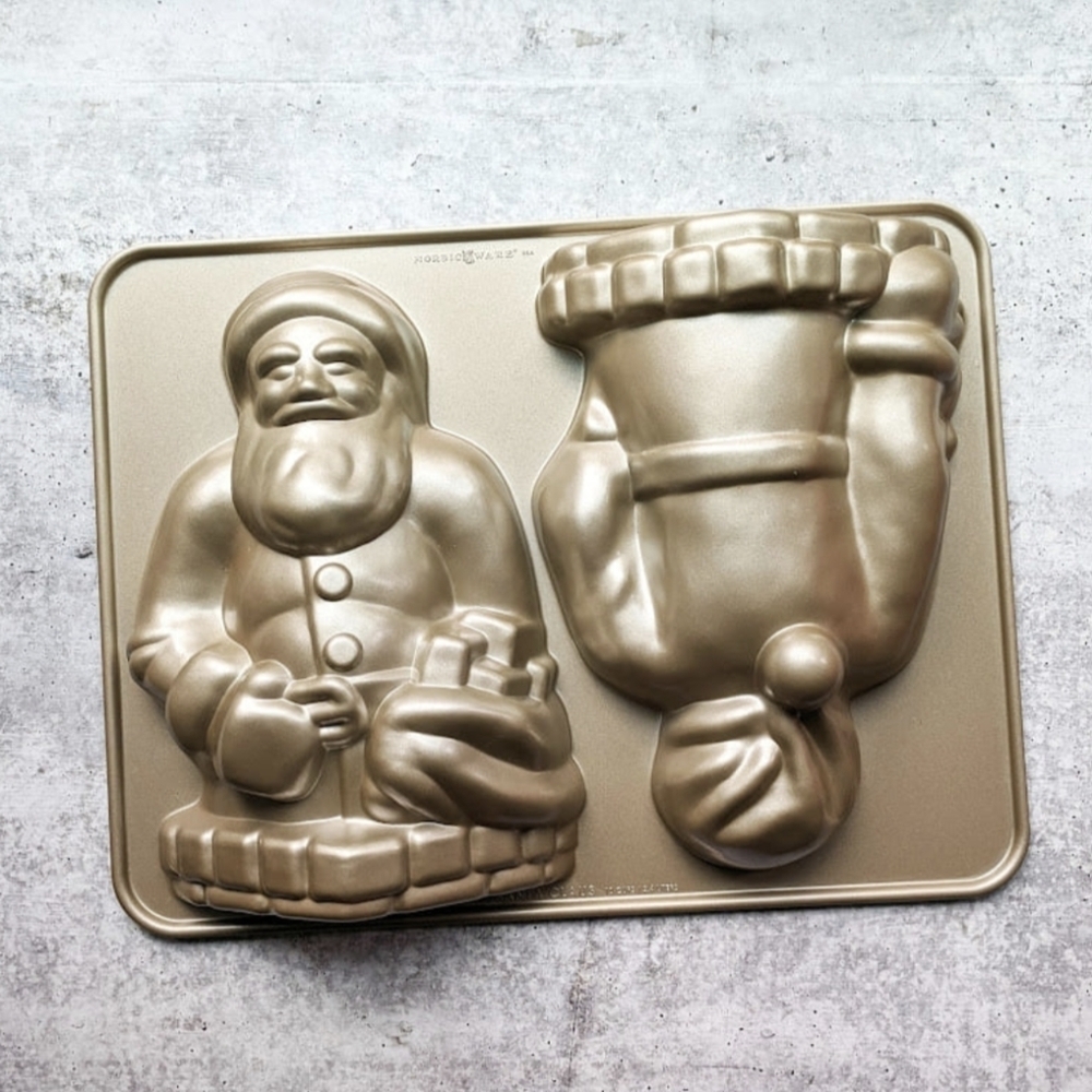 Nordic Ware Vintage Santa Claus Cake Pan 10 Cups Baking Mold 3D Christmas Bundt